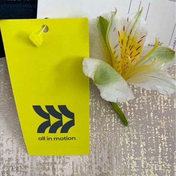 👚All in Motion by Target Grey Seemless Racer Sports Bra Sz XS NWT - Picture 3 of 6